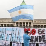 Milei lança plano para demitir 21 mil servidores na Argentina