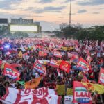 Milhares de estudantes tomam a Esplanada em apoio a Lula