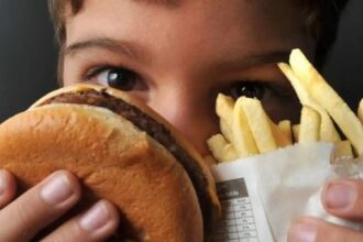 OMS lança guia para enfrentar obesidade em crianças e adolescentes