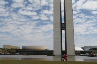 Presidente do Senado marca para segunda votação do fim da escala 6×1