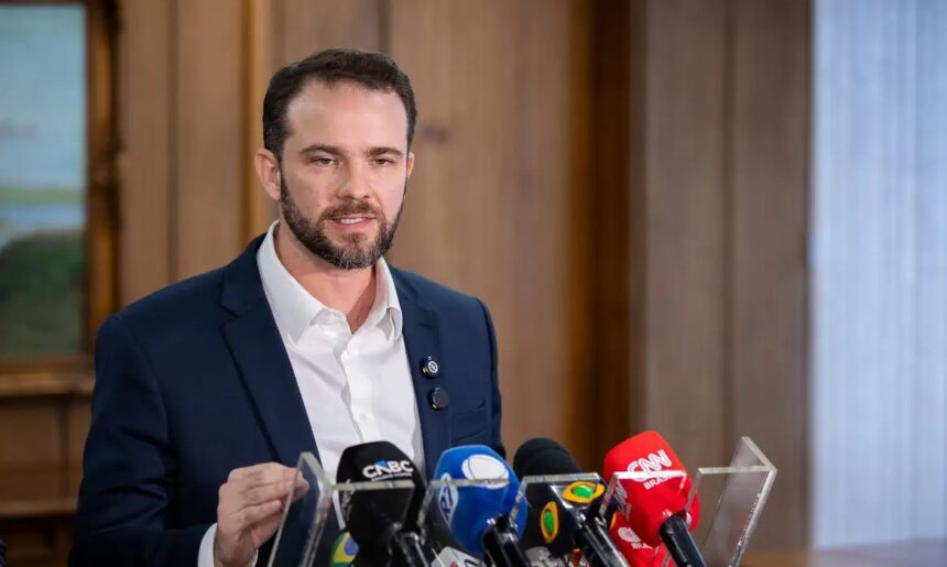 Previsão de superávit no Orçamento de 2027 está mantida, diz Durigan