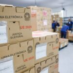 Tribunais distribuem urnas e preparam seções para eleição
