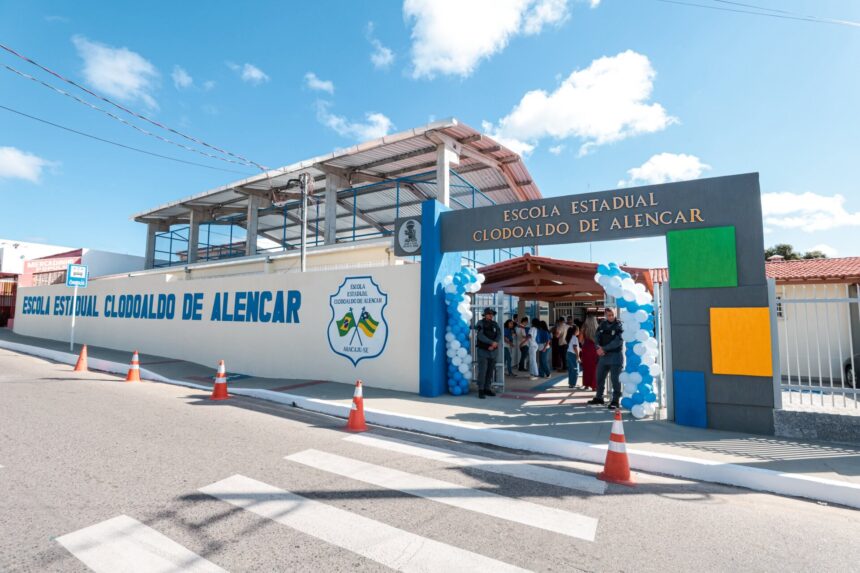 Governo entrega escola reformada no bairro Cidade Nova