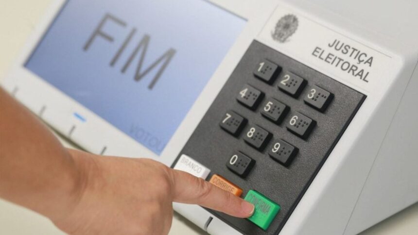 Lula e Flávio Bolsonaro votam na manhã deste domingo