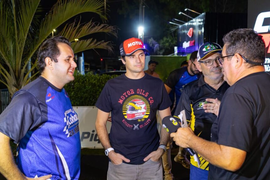 Nelsinho Piquet visita Aracaju e aproxima crianças do kartismo
