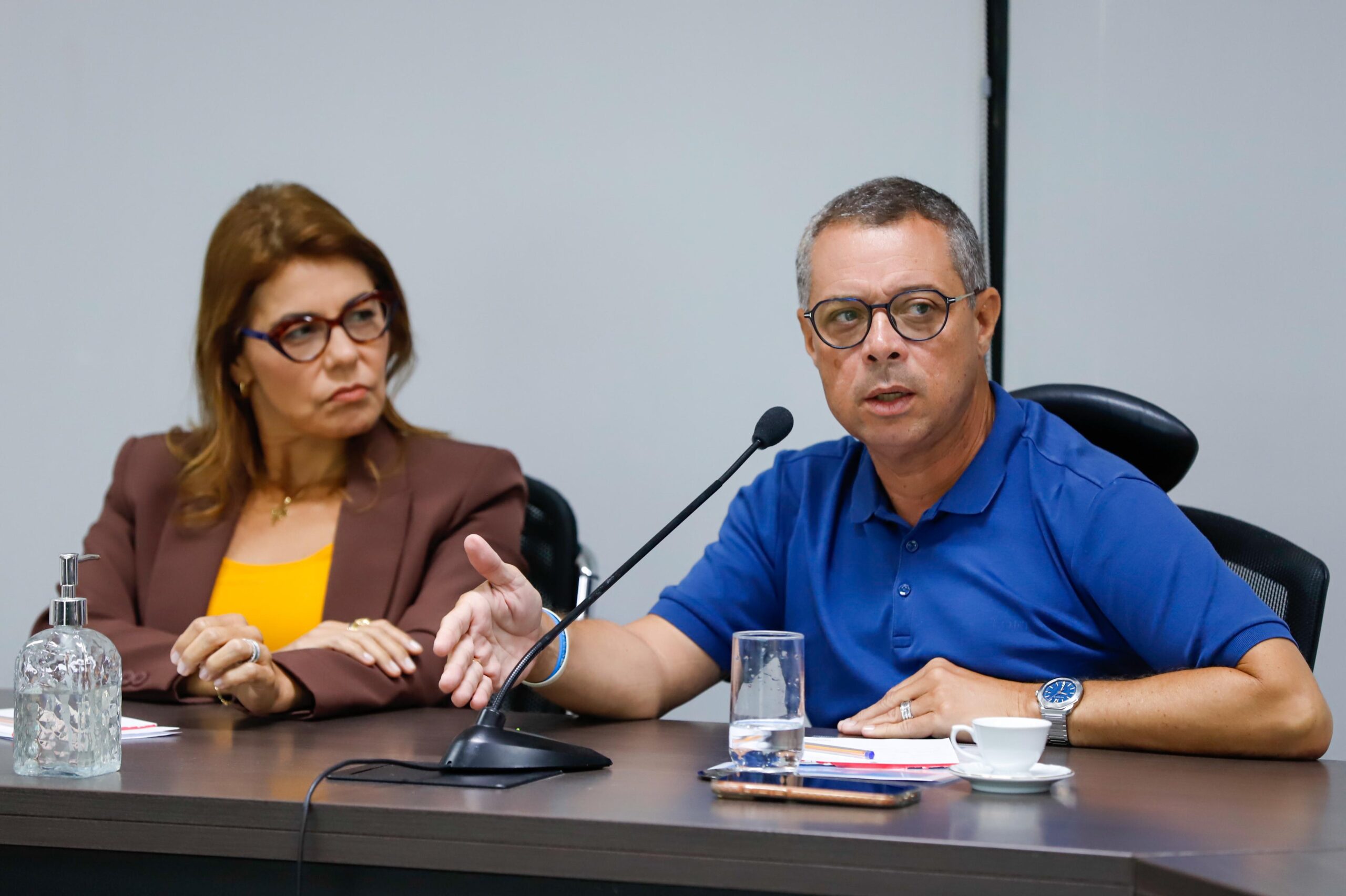 Participantes acompanham a reunião técnica sobre a situação hídrica em Sergipe