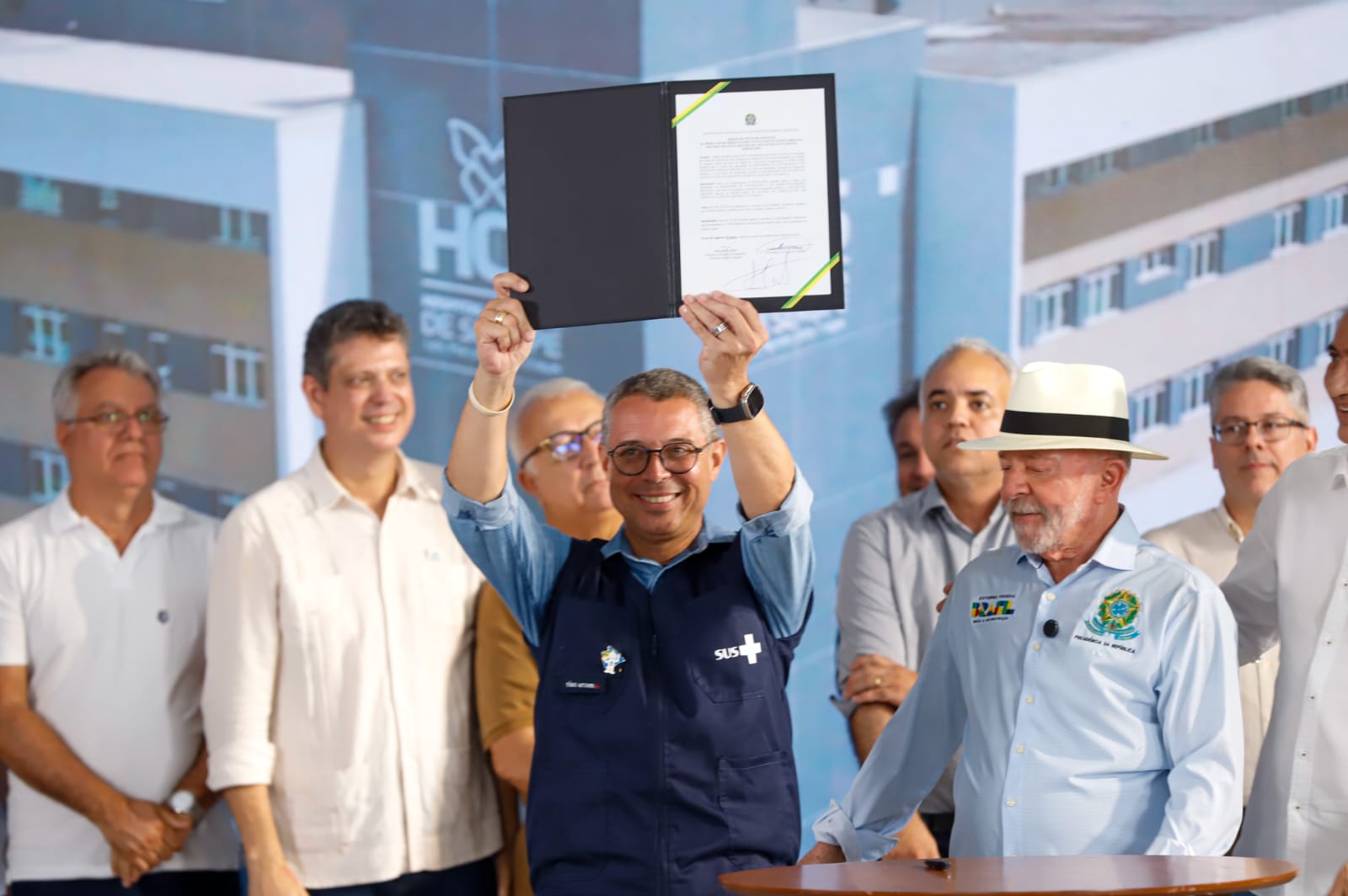 O governador Fábio Mitidieri durante assinatura de documento em solenidade com o presidente Lula, em Sergipe